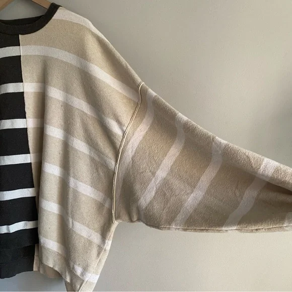 Free People Uptown Oversized Gray & Cream Striped Pullover Sweatshirt EUC Small - Picture 3 of 12